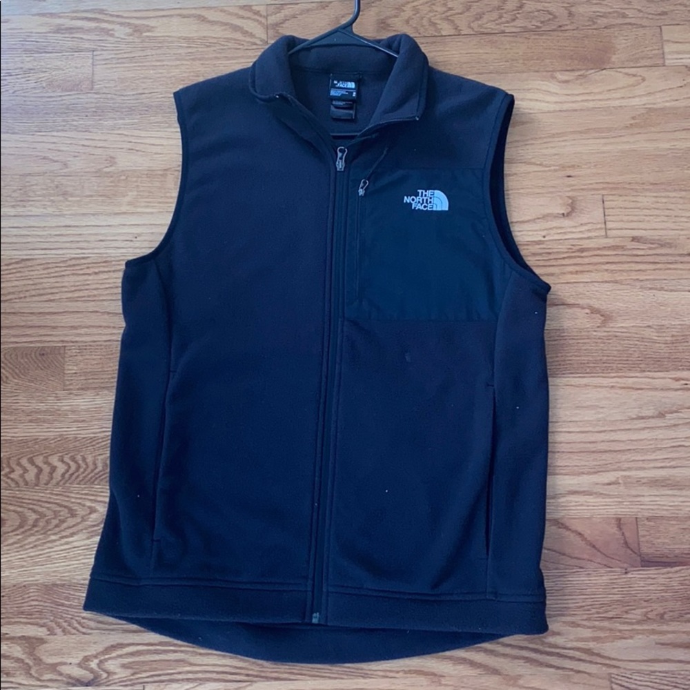 Men’s black North Face vest
